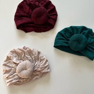 3 topknot baby hats size small green, maroon, beige 3-6 mo